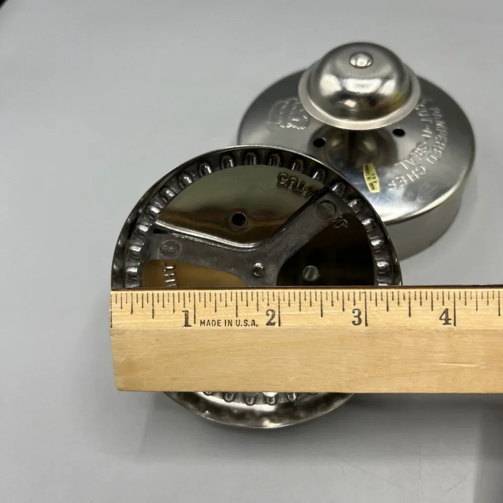 2 Pampered Chef Cut N Seals 3.5